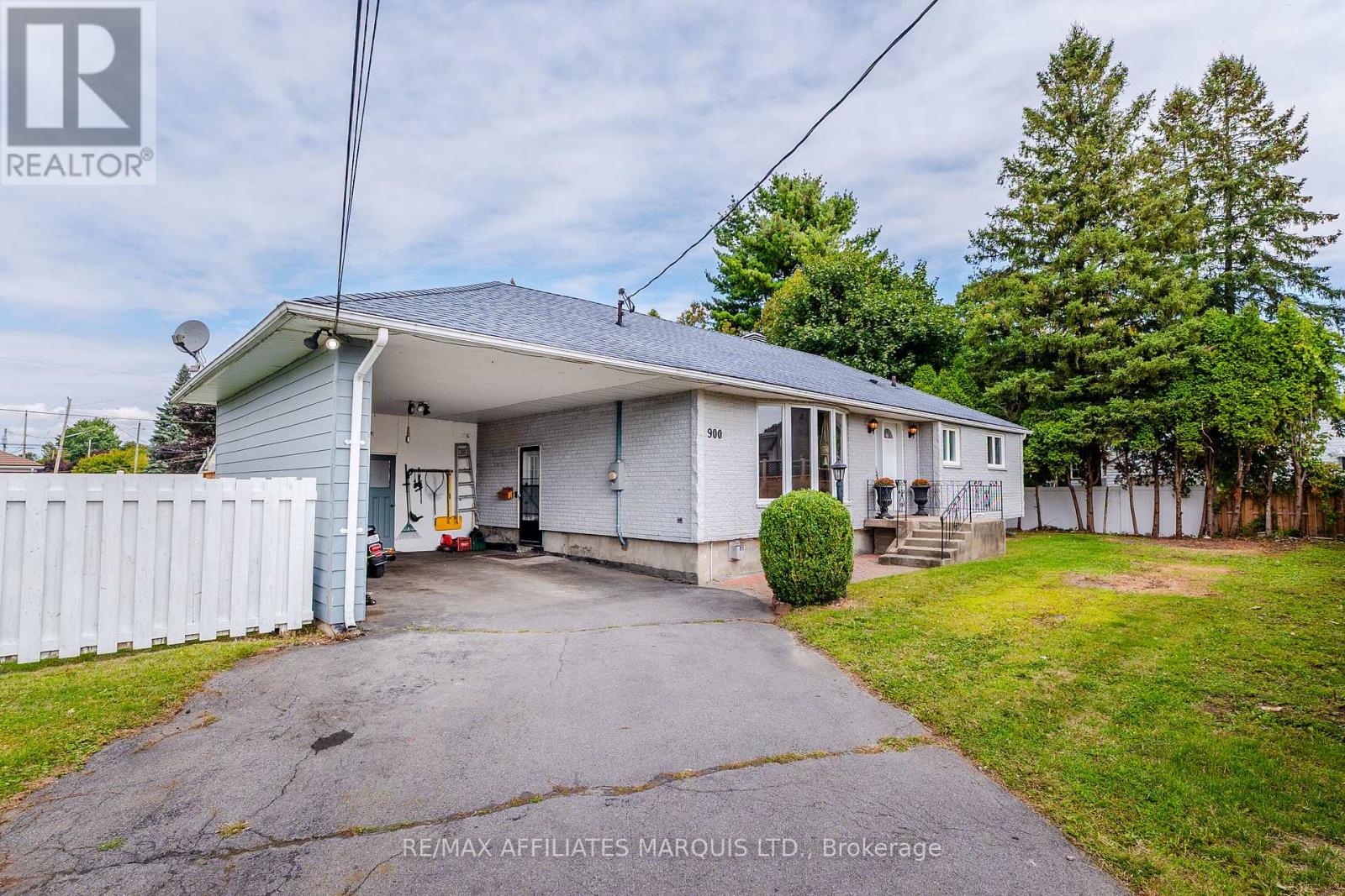 900 Osborne Avenue, Cornwall, Ontario  K6J 1K6 - Photo 2 - X12434418