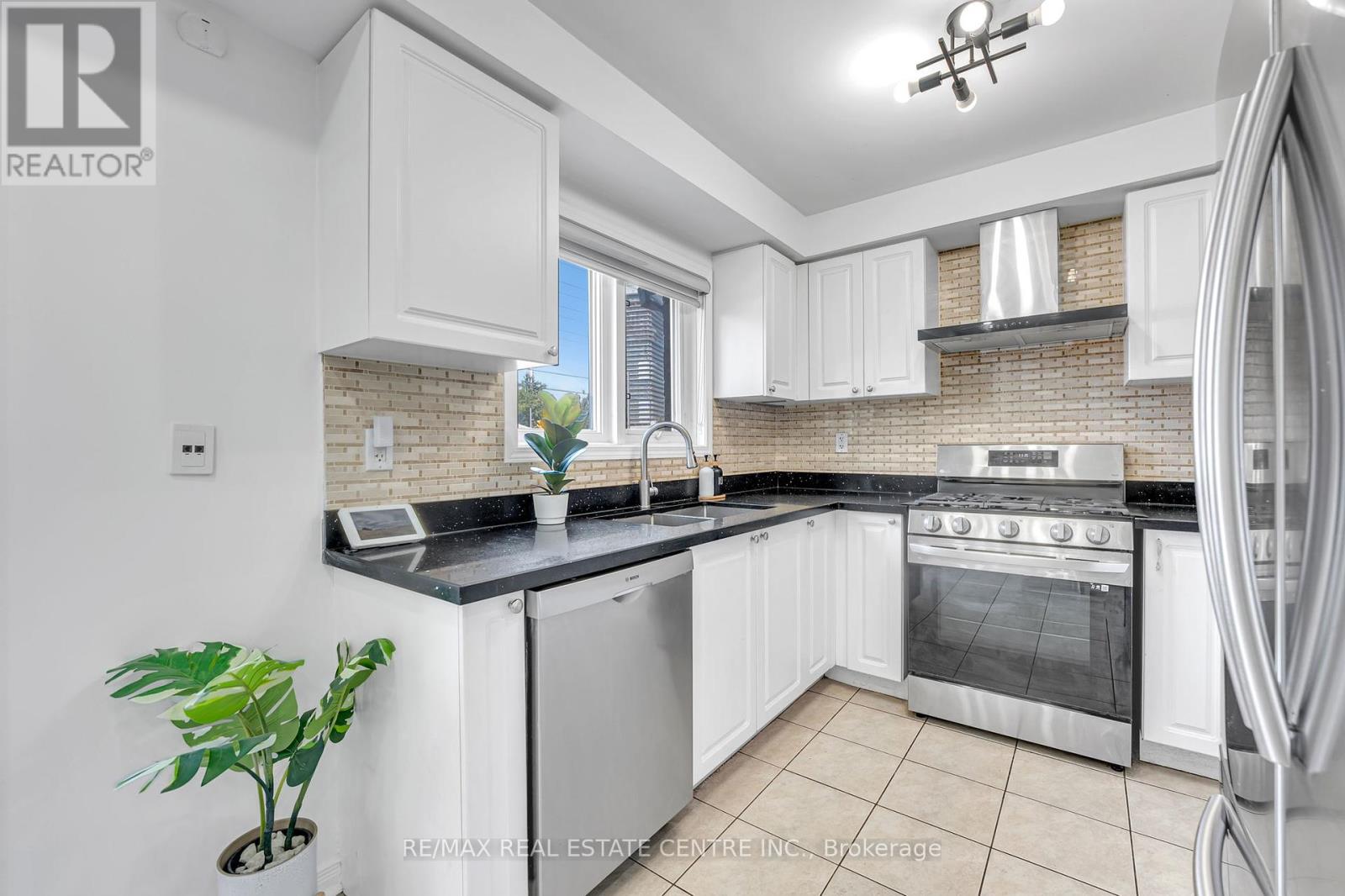 304 Andrews Trail, Milton, Ontario  L9T 6S5 - Photo 12 - W12377591