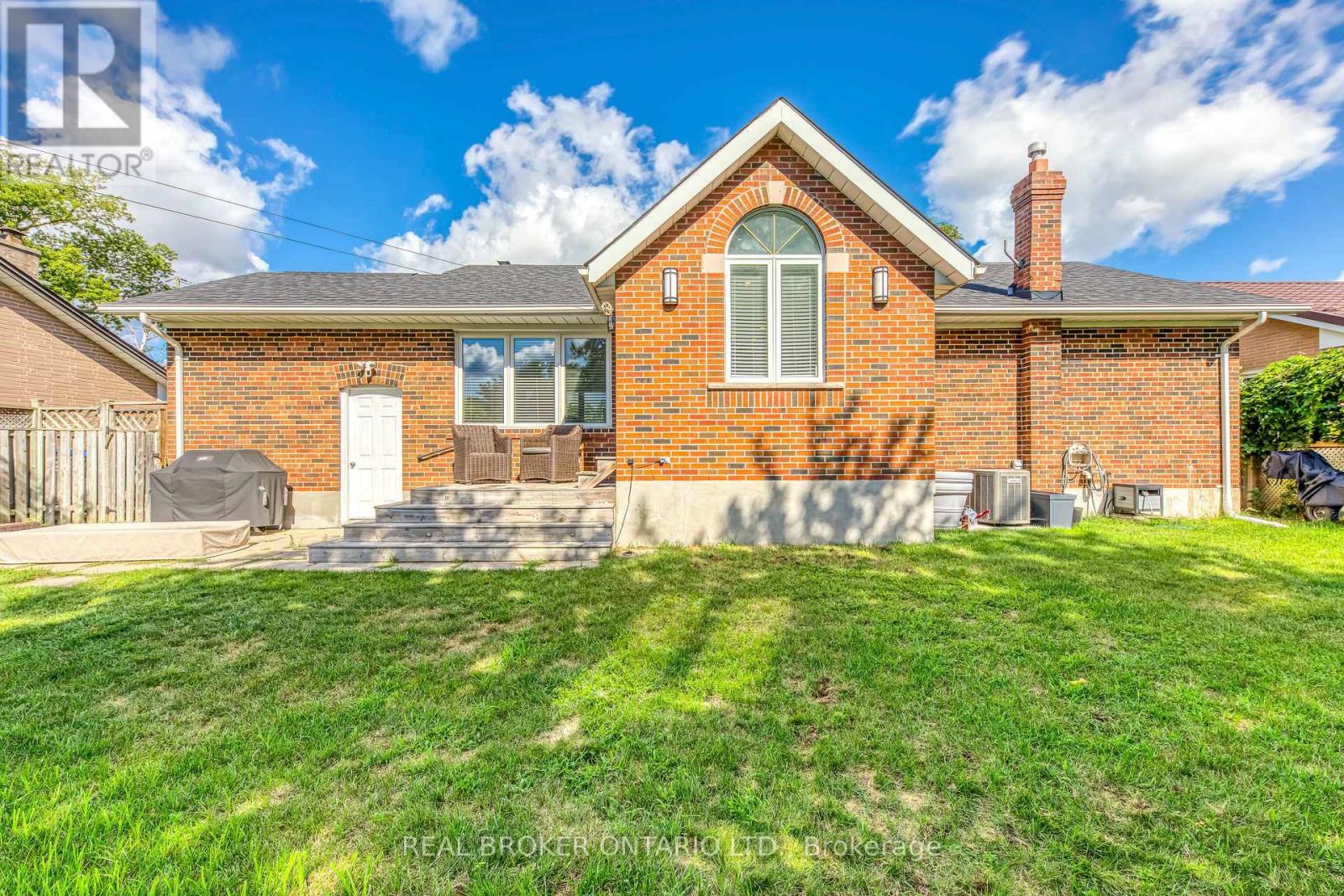 230 Mcgill Street, Mississauga, Ontario  L5A 1V4 - Photo 34 - W12400139