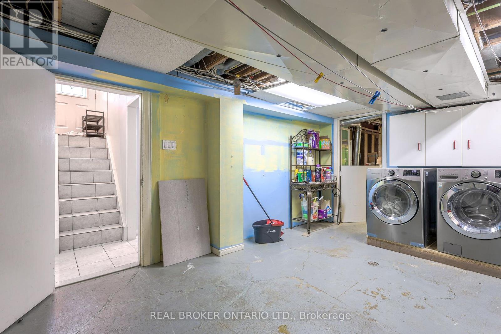 230 Mcgill Street, Mississauga, Ontario  L5A 1V4 - Photo 28 - W12400139