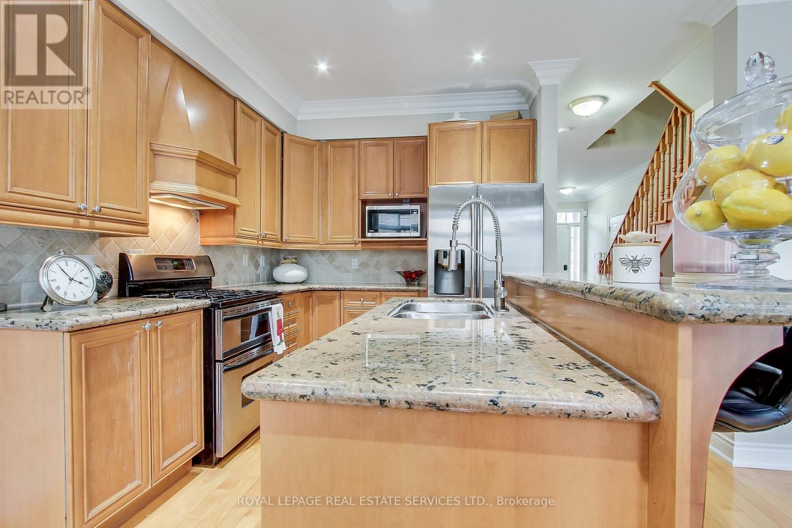 3 Tyre Avenue, Toronto, Ontario  M9A 1C5 - Photo 11 - W12434058