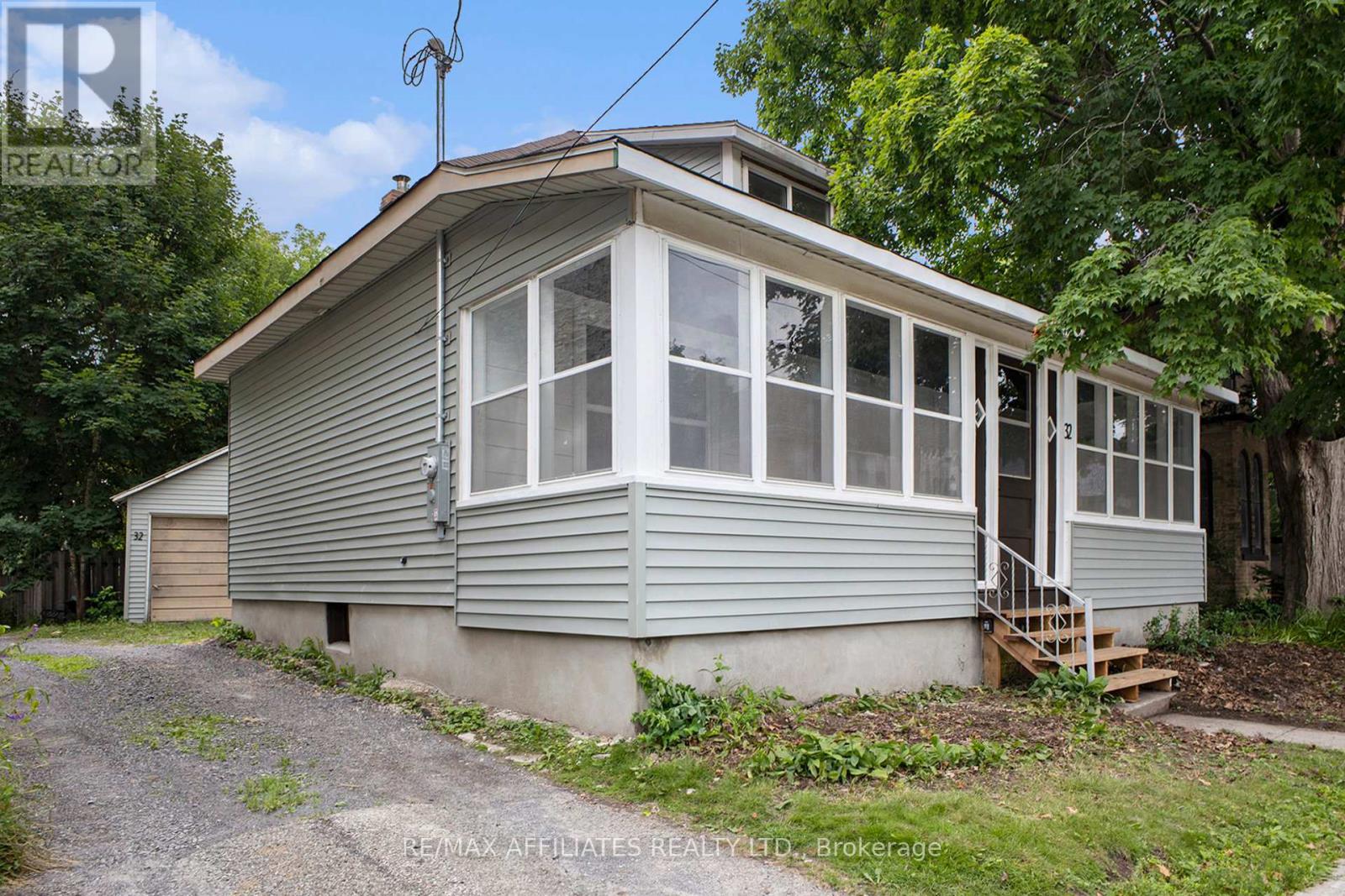 32 D'ARCY STREET, Perth, Ontario