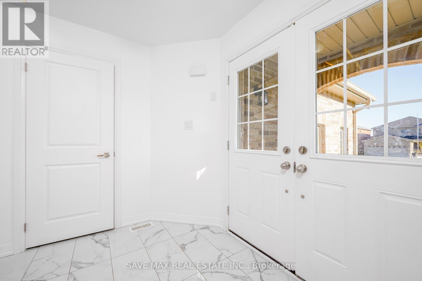 43 Carew Boulevard, Kawartha Lakes, Ontario  K9V 0P7 - Photo 17 - X12432424