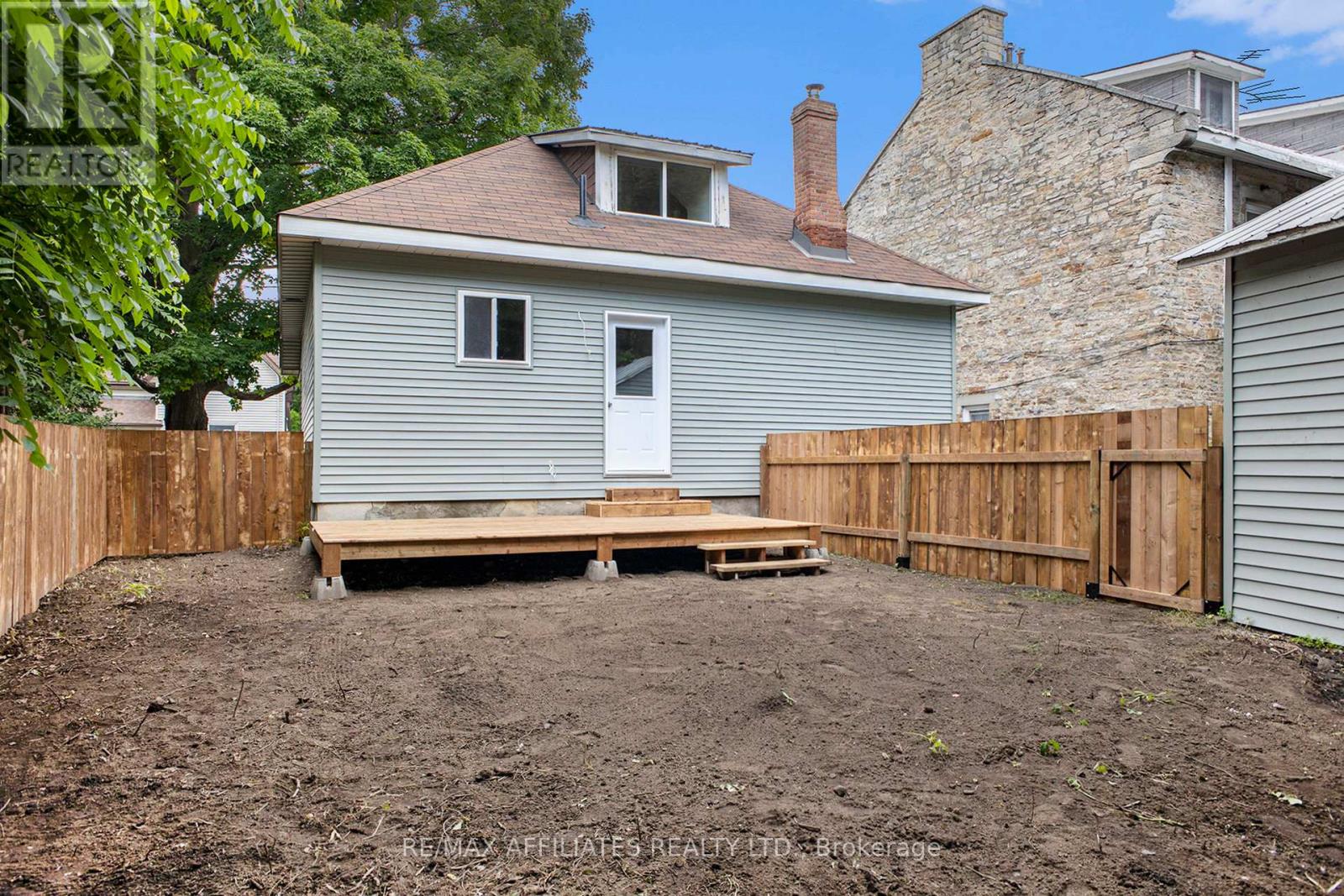 32 D'arcy Street, Perth, Ontario  K7H 2V2 - Photo 5 - X12280832