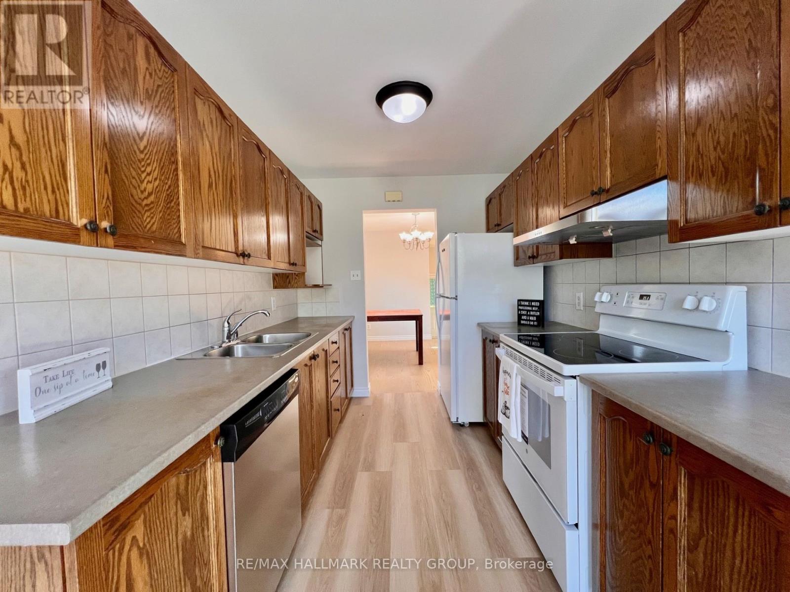 4 Valemont St Street, Ottawa, Ontario  K2G 6W2 - Photo 12 - X12434366