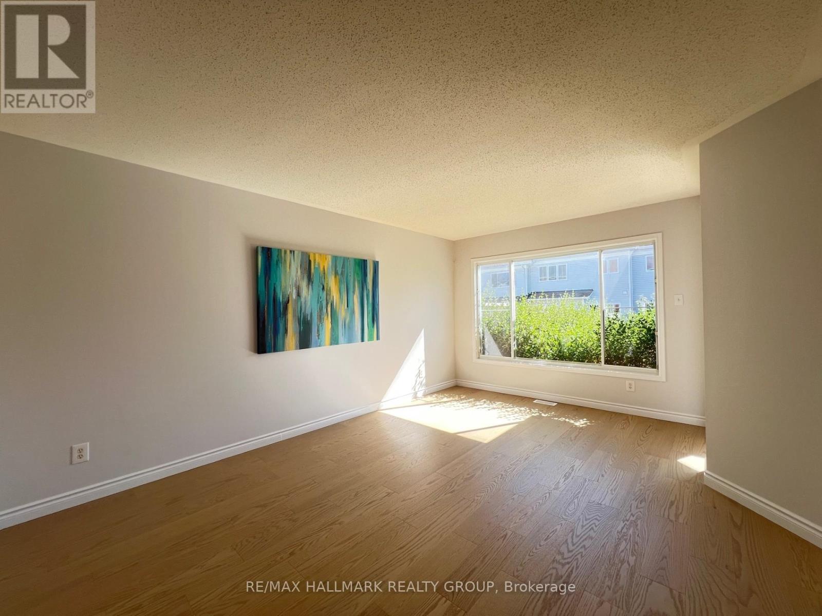 4 Valemont St Street, Ottawa, Ontario  K2G 6W2 - Photo 7 - X12434366