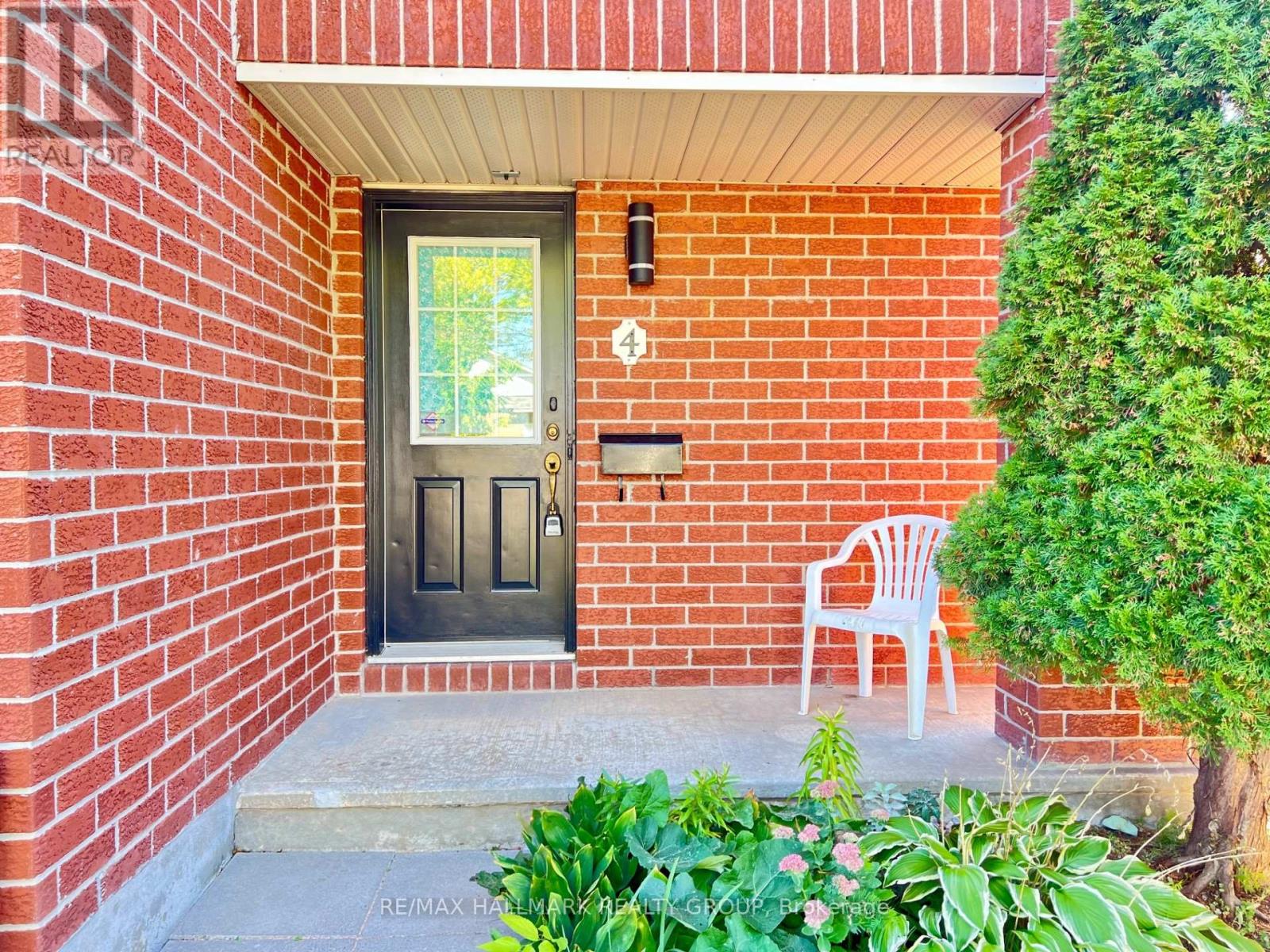 4 Valemont St Street, Ottawa, Ontario  K2G 6W2 - Photo 3 - X12434366