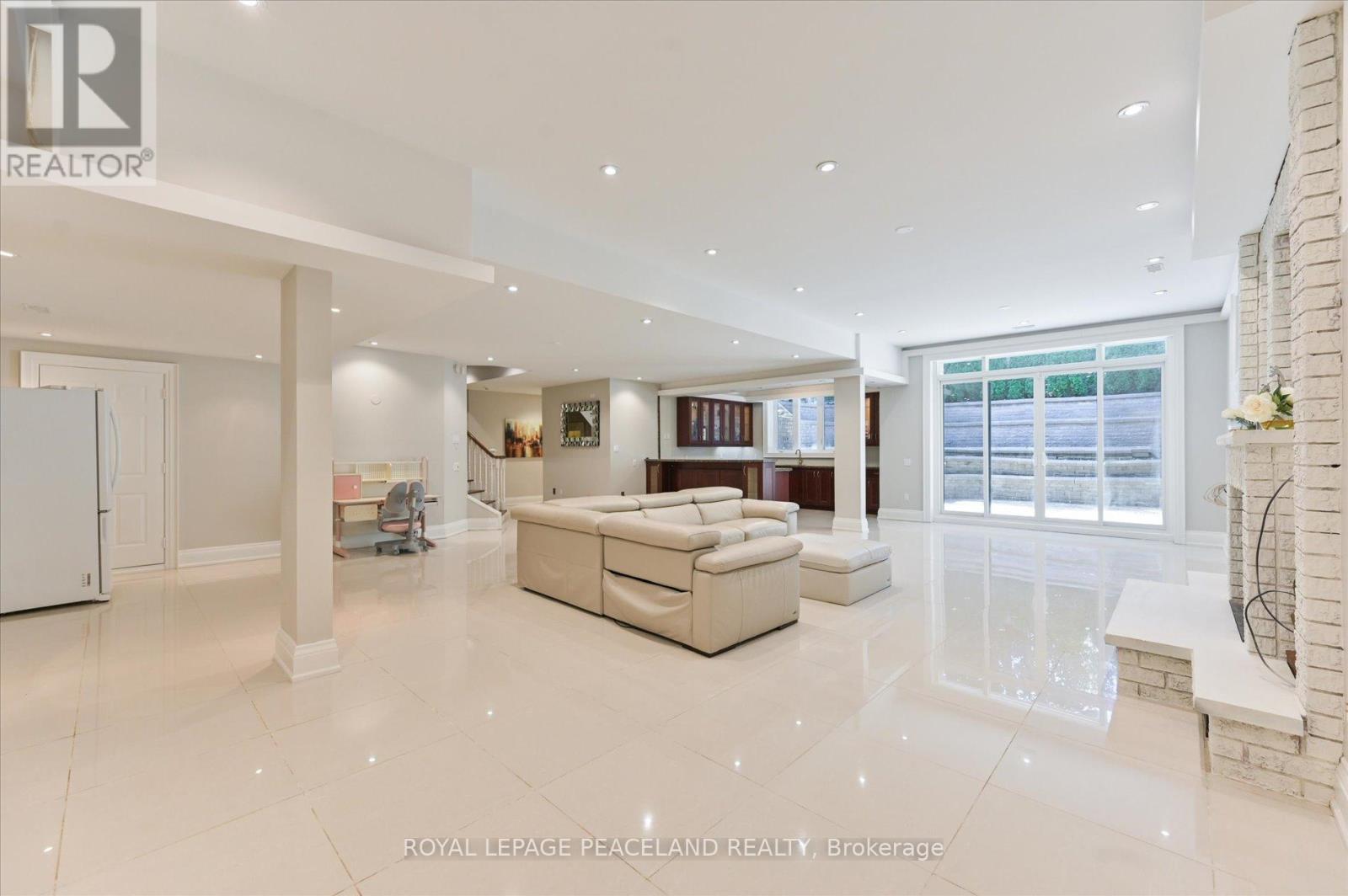 2 Flaremore Crescent, Toronto, Ontario  M2K 1V1 - Photo 43 - C12431269