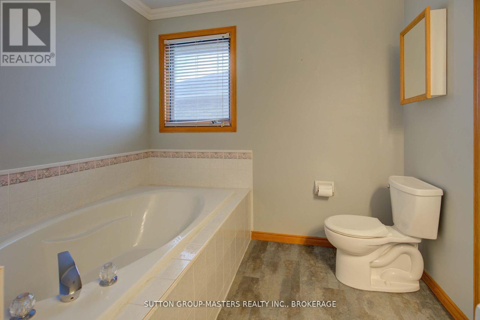 873 Irving Court, Kingston, Ontario  K7P 2R6 - Photo 12 - X12434508