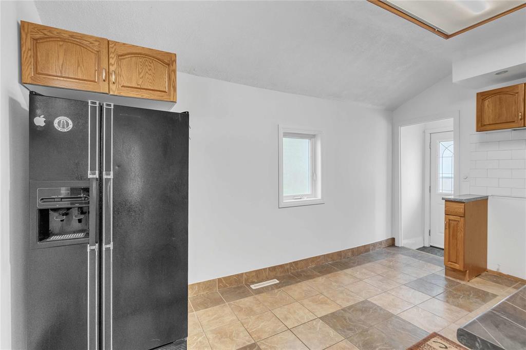 305 Mountain Avenue, Winnipeg, Manitoba  R2W 1J9 - Photo 5 - 202525481