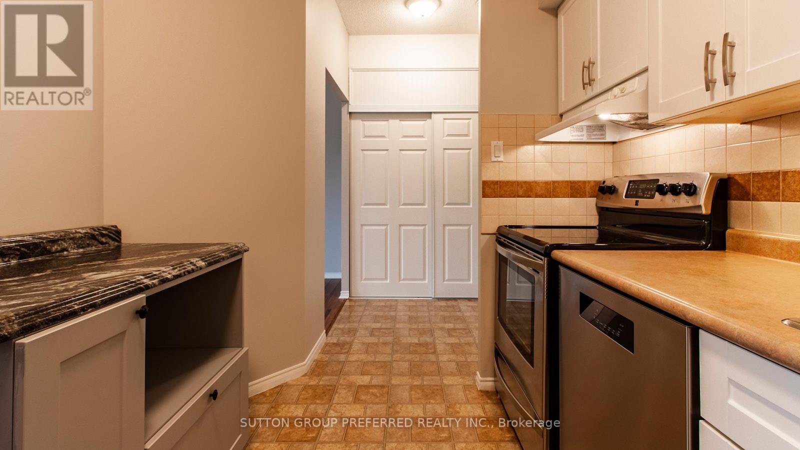 109 - 521 Riverside Drive, London North, Ontario  N6H 5E2 - Photo 8 - X12434399