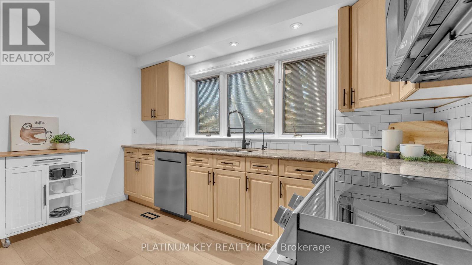 112 Ontario Street, Strathroy-Caradoc, Ontario  N7G 1B6 - Photo 11 - X12434490