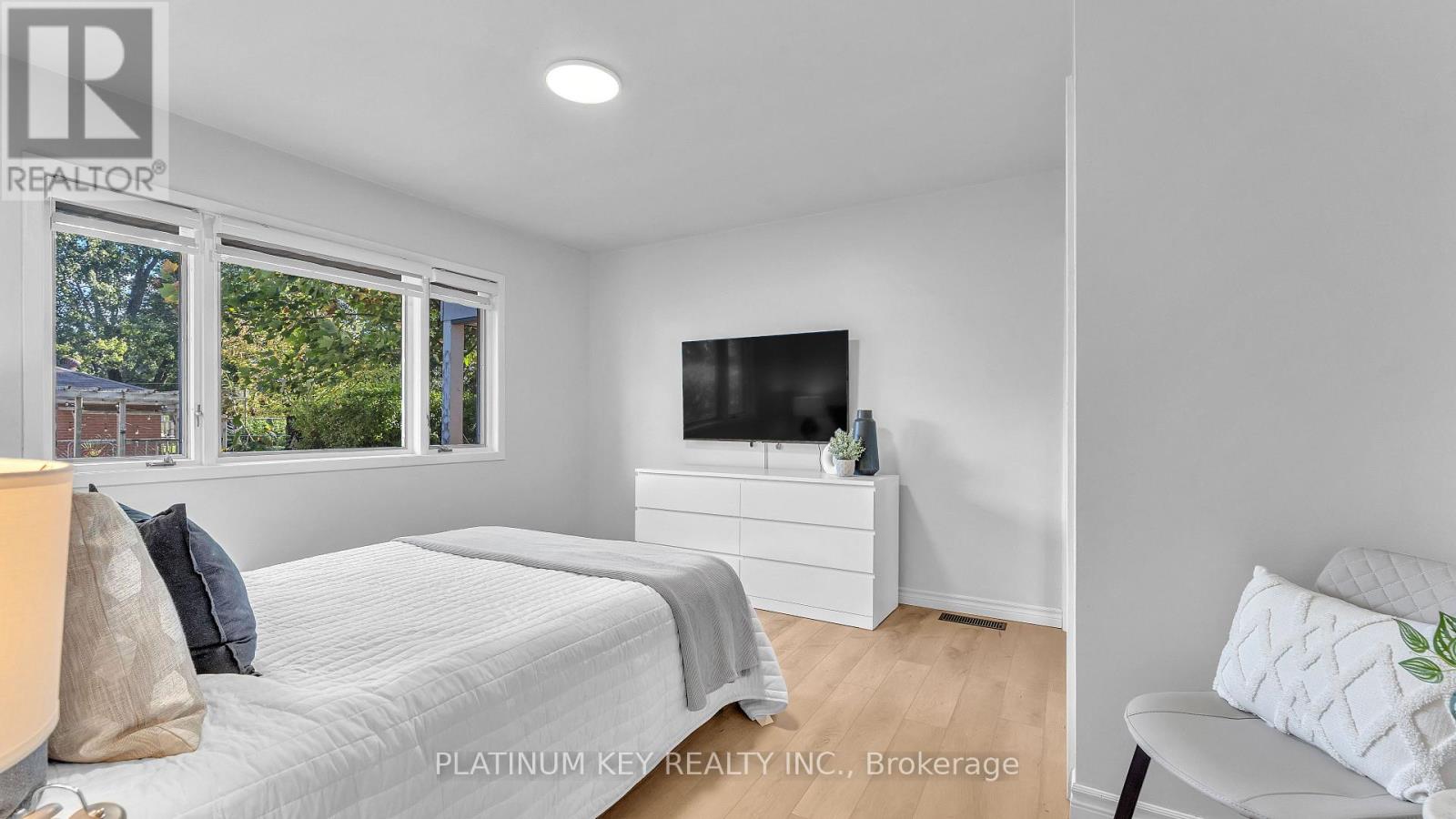 112 Ontario Street, Strathroy-Caradoc, Ontario  N7G 1B6 - Photo 14 - X12434490