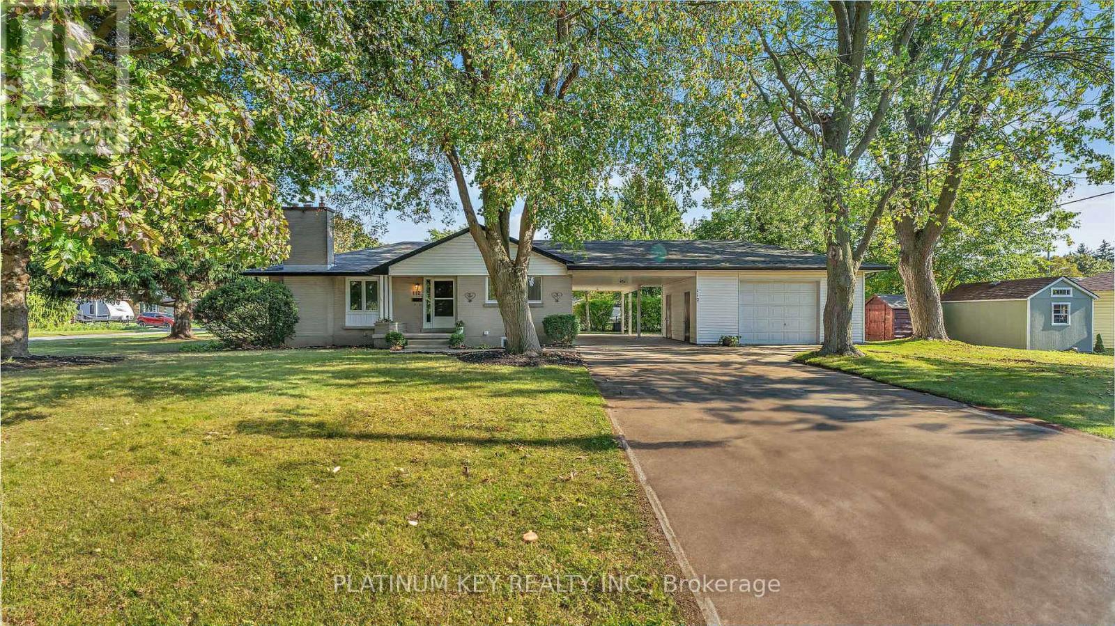 112 Ontario Street, Strathroy-Caradoc, Ontario  N7G 1B6 - Photo 2 - X12434490