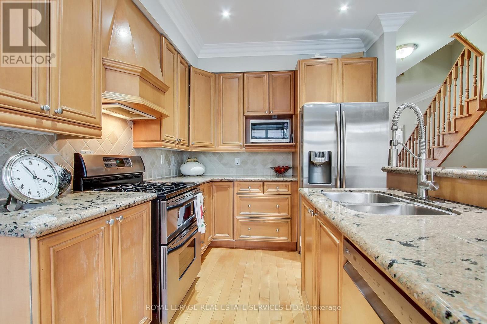 3 Tyre Avenue, Toronto, Ontario  M9A 1C5 - Photo 12 - W12434058