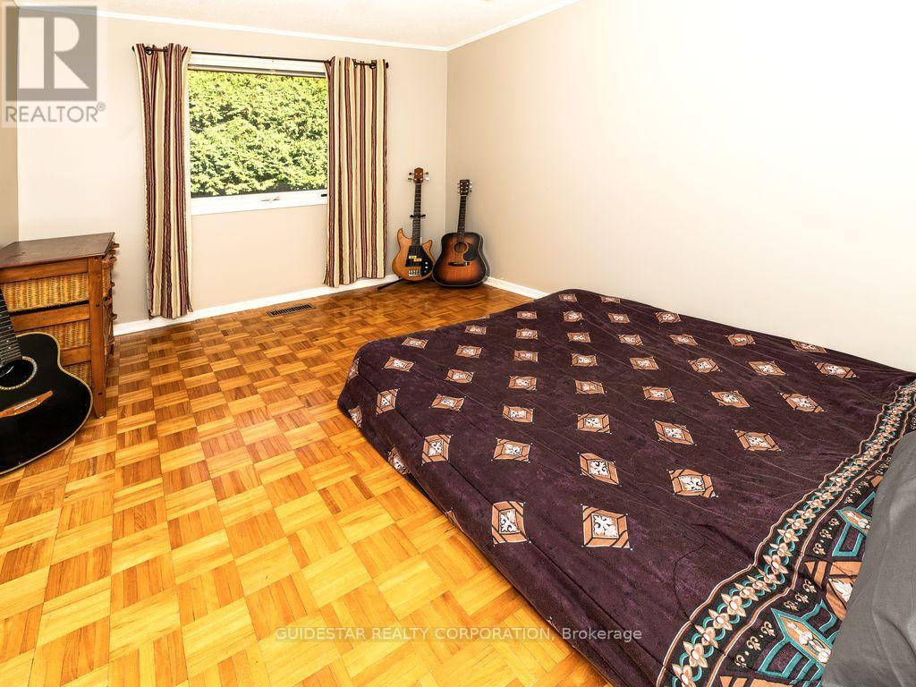 1324 Rainbow Crescent, Ottawa, Ontario  K1J 8E2 - Photo 11 - X12434386