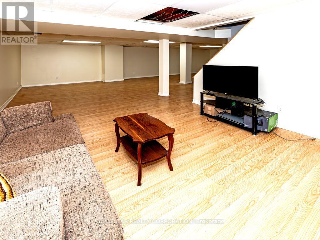 1324 Rainbow Crescent, Ottawa, Ontario  K1J 8E2 - Photo 19 - X12434386