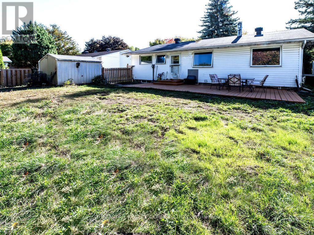 1324 Rainbow Crescent, Ottawa, Ontario  K1J 8E2 - Photo 23 - X12434386
