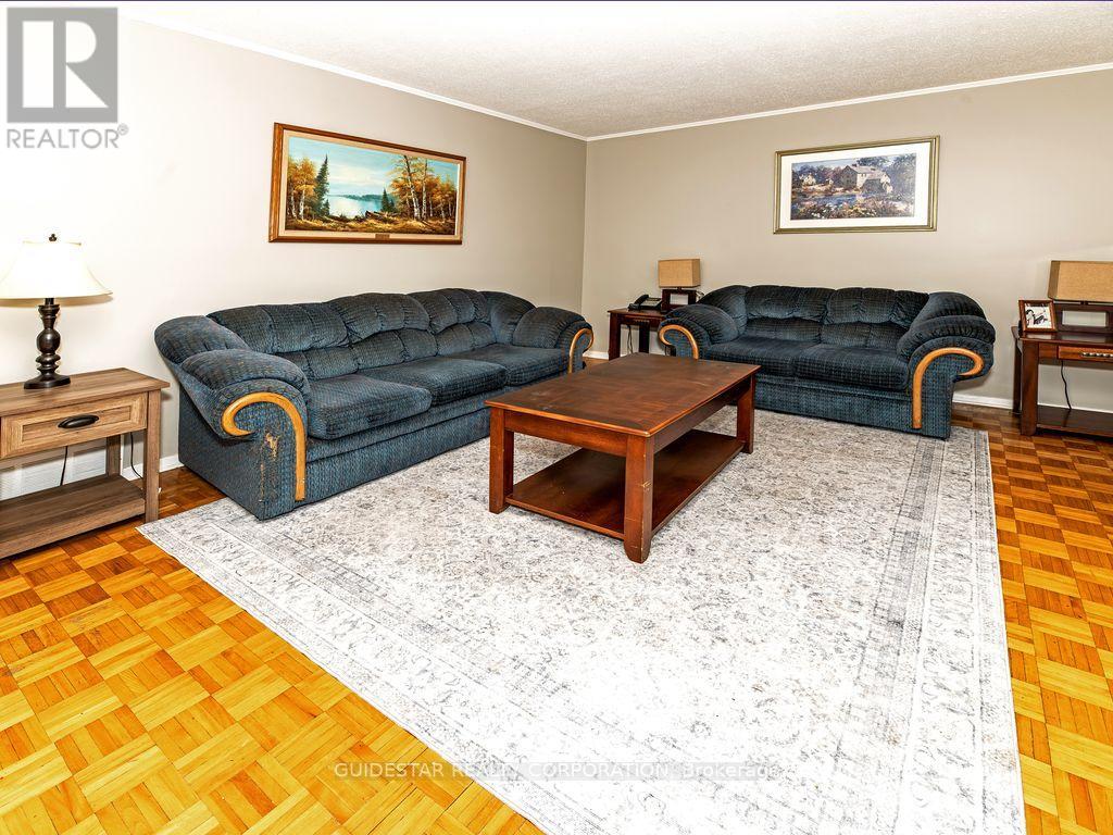 1324 Rainbow Crescent, Ottawa, Ontario  K1J 8E2 - Photo 3 - X12434386