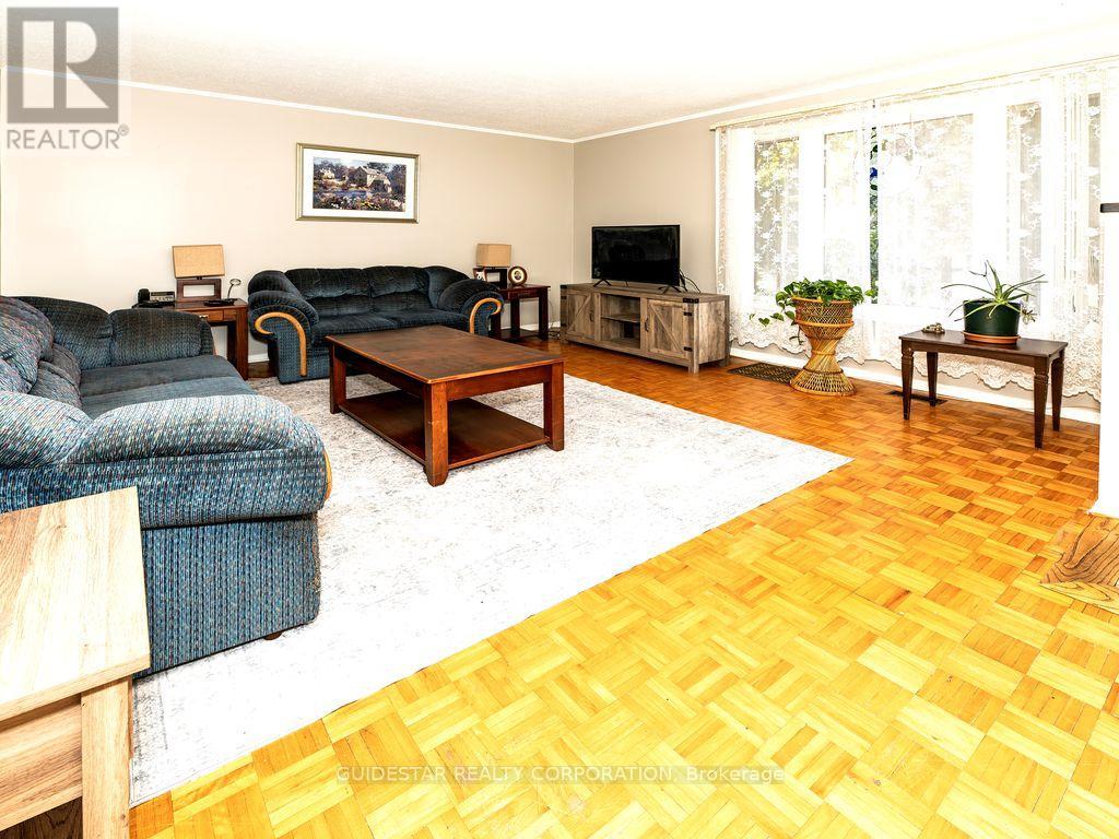 1324 Rainbow Crescent, Ottawa, Ontario  K1J 8E2 - Photo 4 - X12434386
