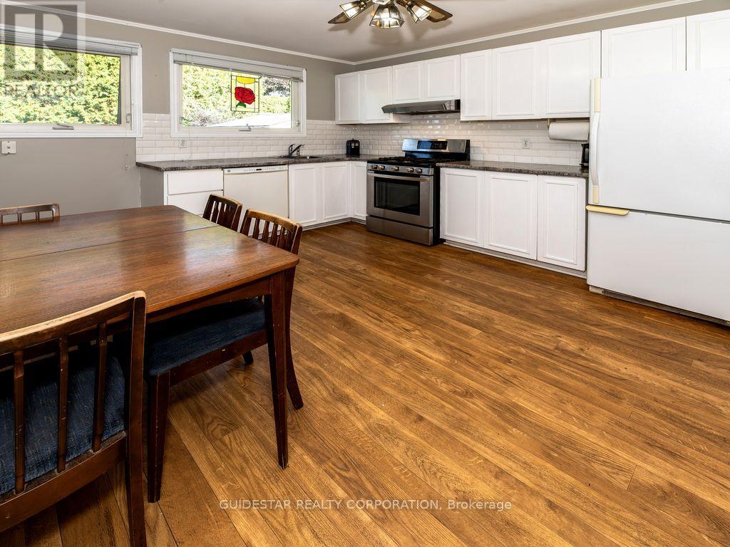 1324 Rainbow Crescent, Ottawa, Ontario  K1J 8E2 - Photo 6 - X12434386
