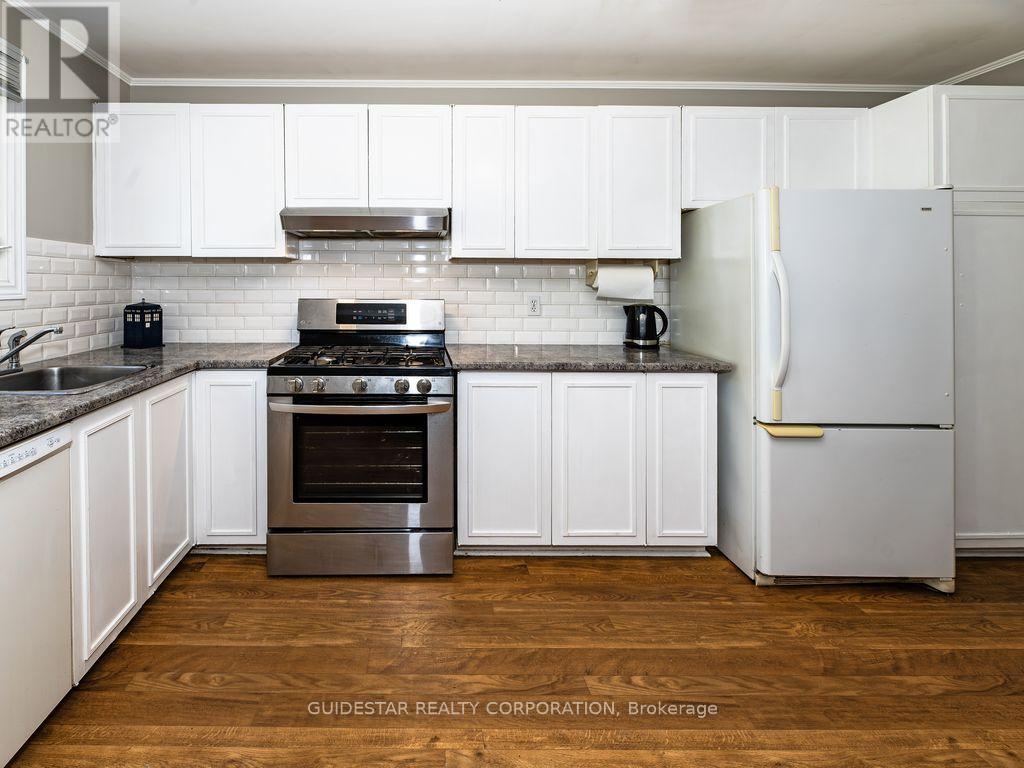 1324 Rainbow Crescent, Ottawa, Ontario  K1J 8E2 - Photo 9 - X12434386
