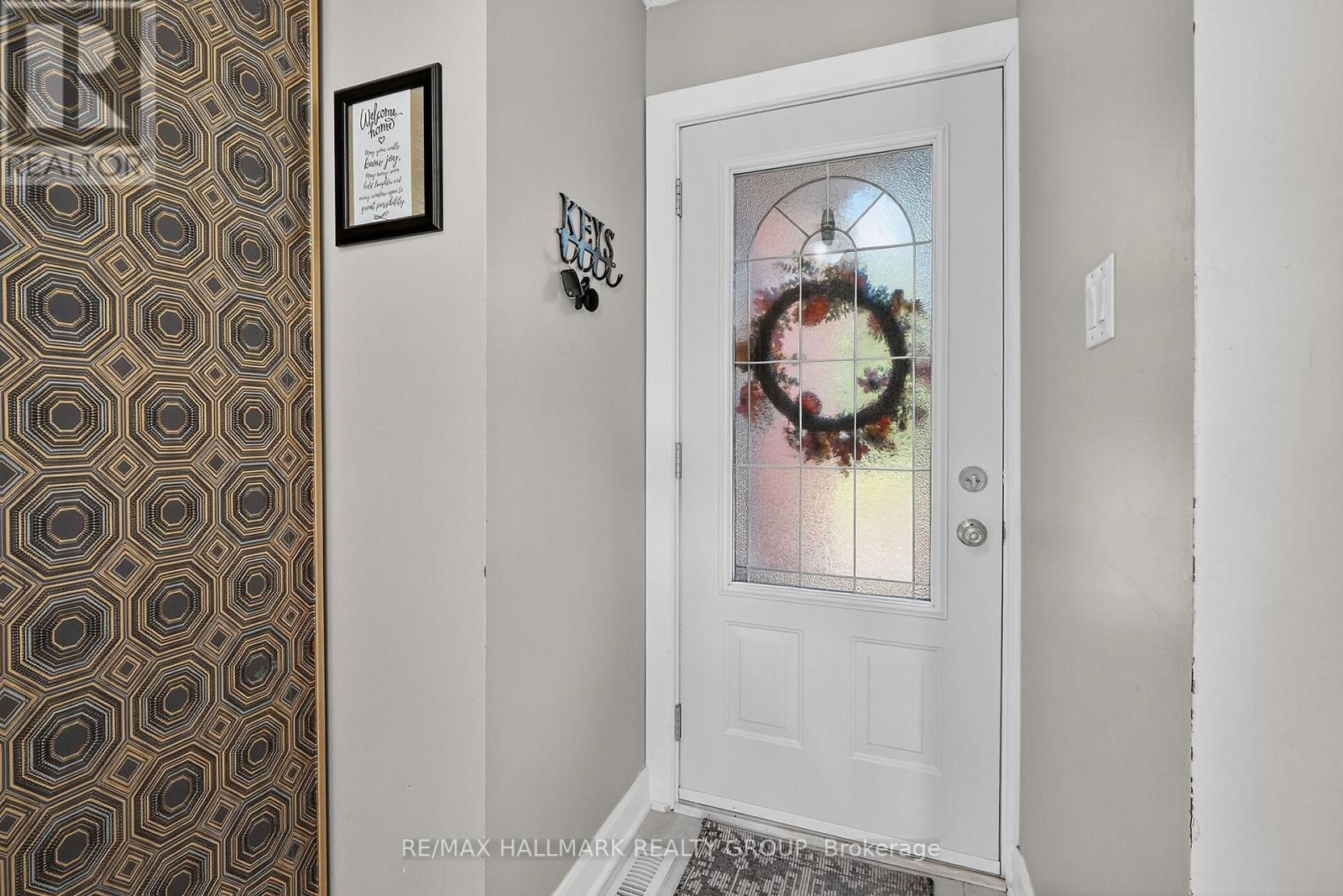 1821 Brousseau Crescent, Ottawa, Ontario  K1C 2Y5 - Photo 3 - X12434478