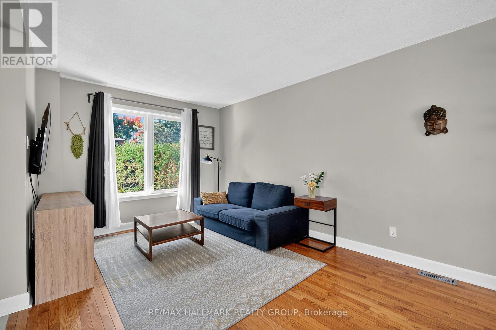 1821 Brousseau Crescent, Ottawa, Ontario  K1C 2Y5 - Photo 5 - X12434478