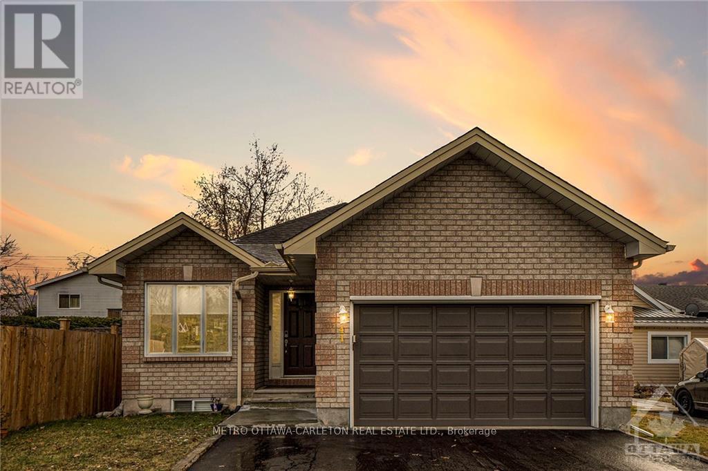 41 Red Maple Crescent, Ottawa, Ontario  K1B 4E2 - Photo 1 - X12434481