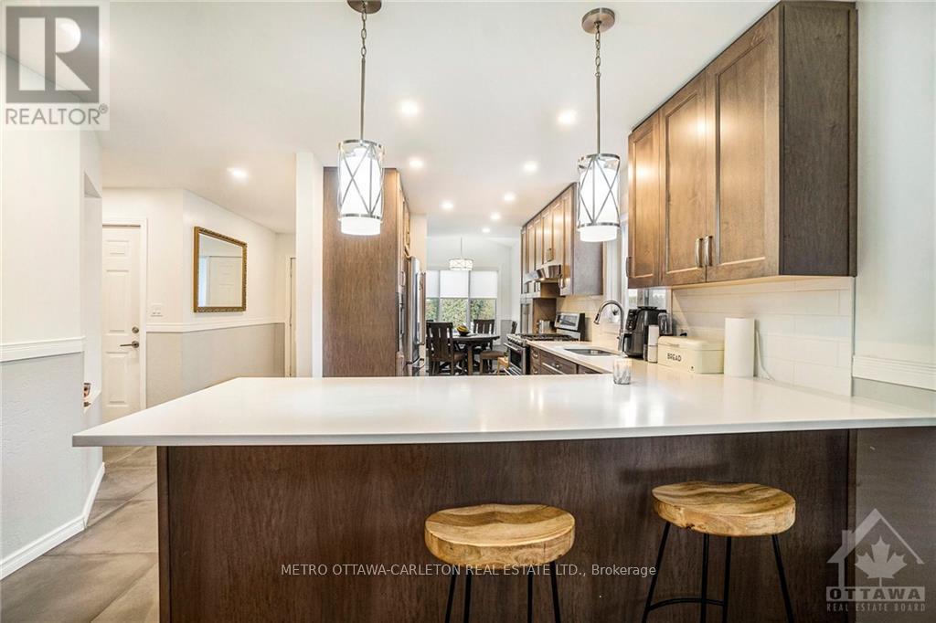 41 Red Maple Crescent, Ottawa, Ontario  K1B 4E2 - Photo 10 - X12434481