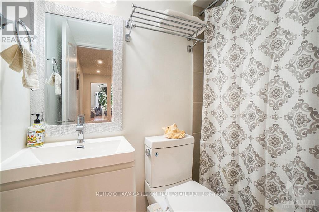 41 Red Maple Crescent, Ottawa, Ontario  K1B 4E2 - Photo 14 - X12434481