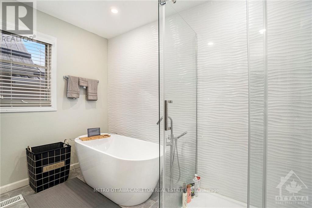 41 Red Maple Crescent, Ottawa, Ontario  K1B 4E2 - Photo 18 - X12434481