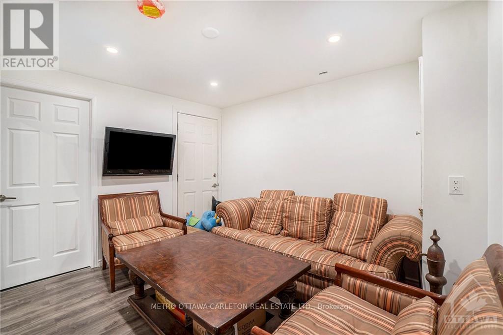 41 Red Maple Crescent, Ottawa, Ontario  K1B 4E2 - Photo 21 - X12434481