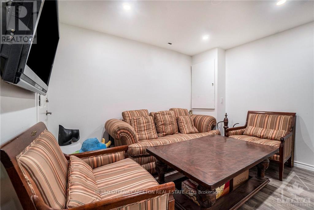41 Red Maple Crescent, Ottawa, Ontario  K1B 4E2 - Photo 22 - X12434481