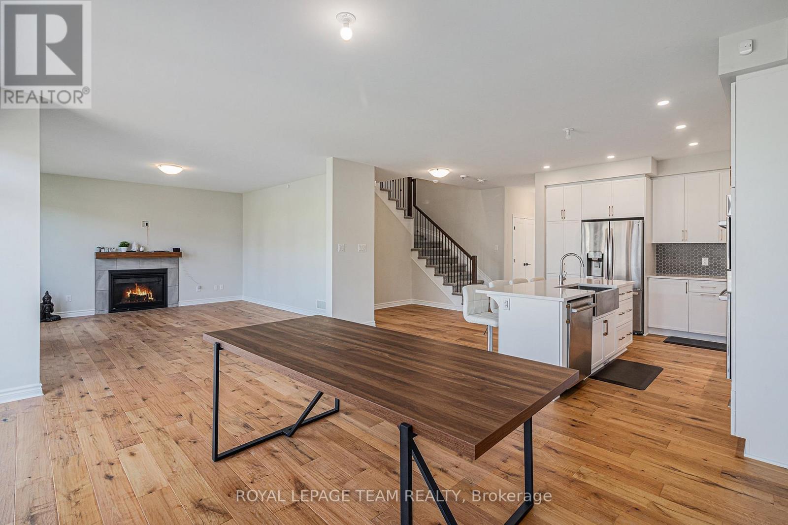486 Central Park Boulevard, Russell, Ontario  K4R 0C7 - Photo 10 - X12434495