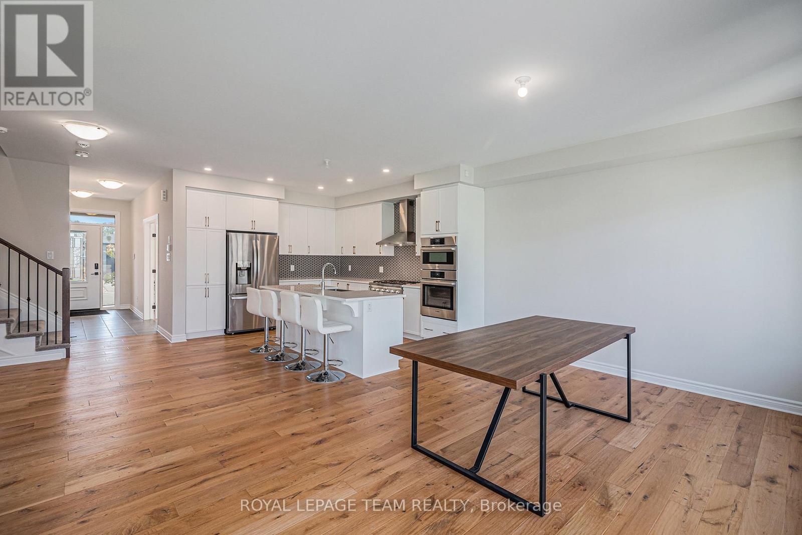 486 Central Park Boulevard, Russell, Ontario  K4R 0C7 - Photo 11 - X12434495