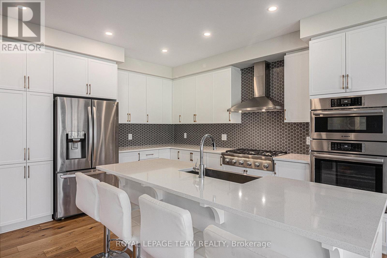 486 Central Park Boulevard, Russell, Ontario  K4R 0C7 - Photo 12 - X12434495