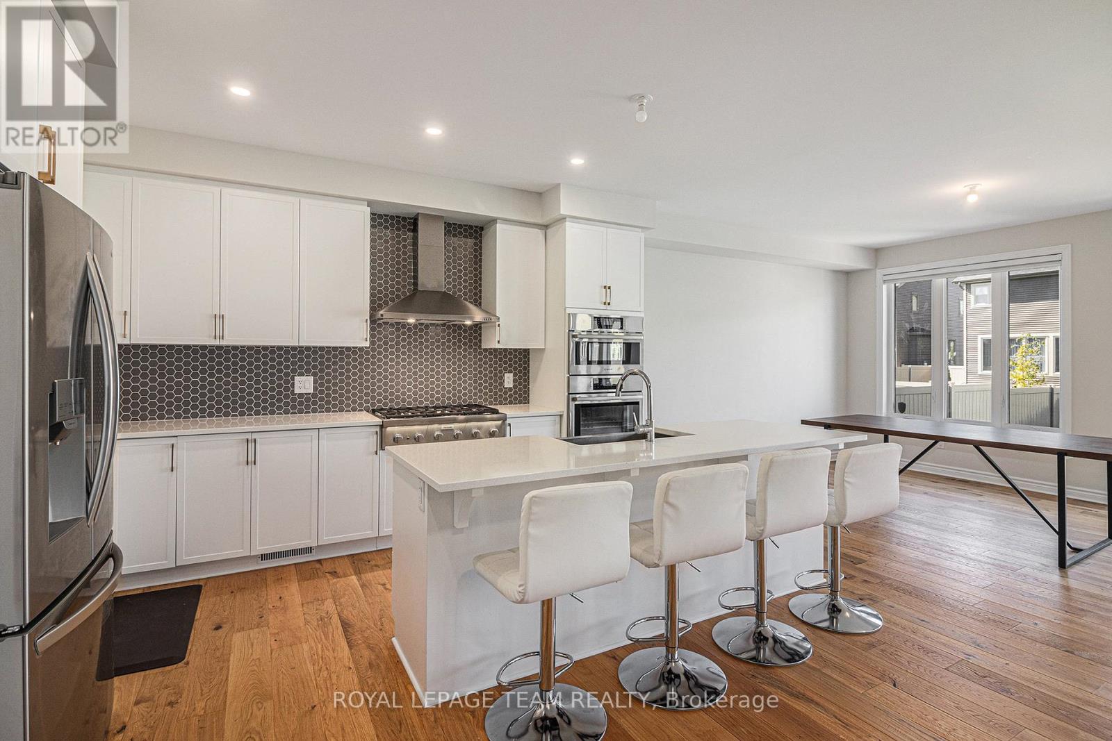 486 Central Park Boulevard, Russell, Ontario  K4R 0C7 - Photo 13 - X12434495