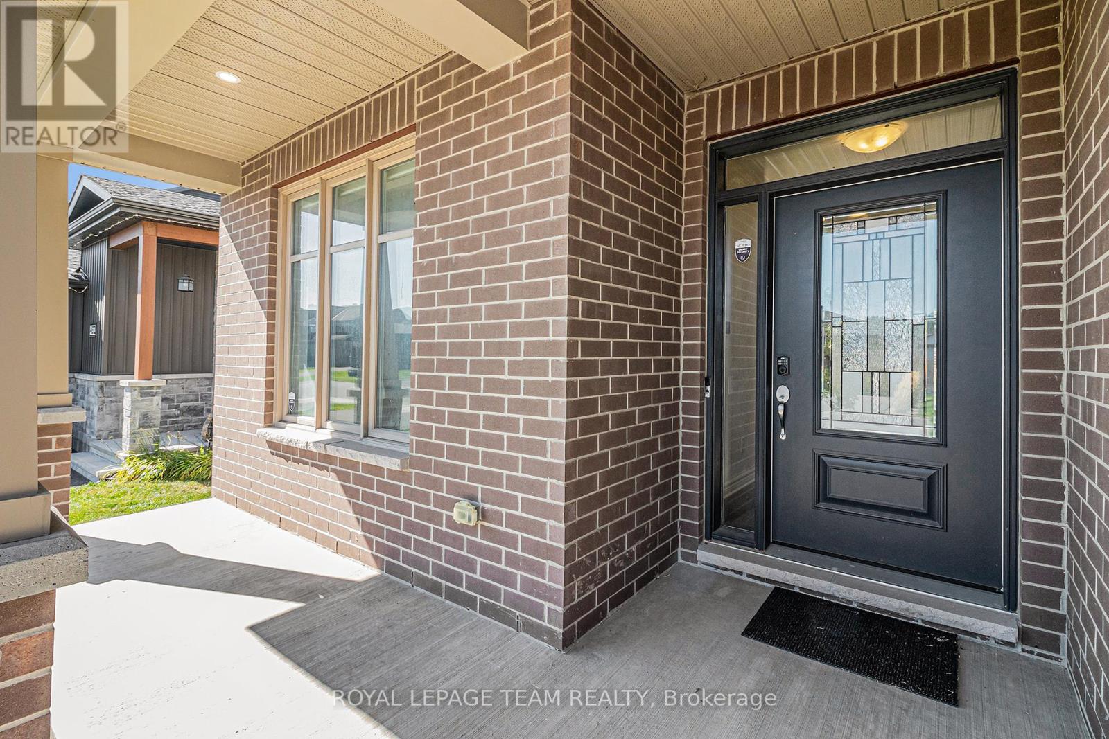 486 Central Park Boulevard, Russell, Ontario  K4R 0C7 - Photo 2 - X12434495