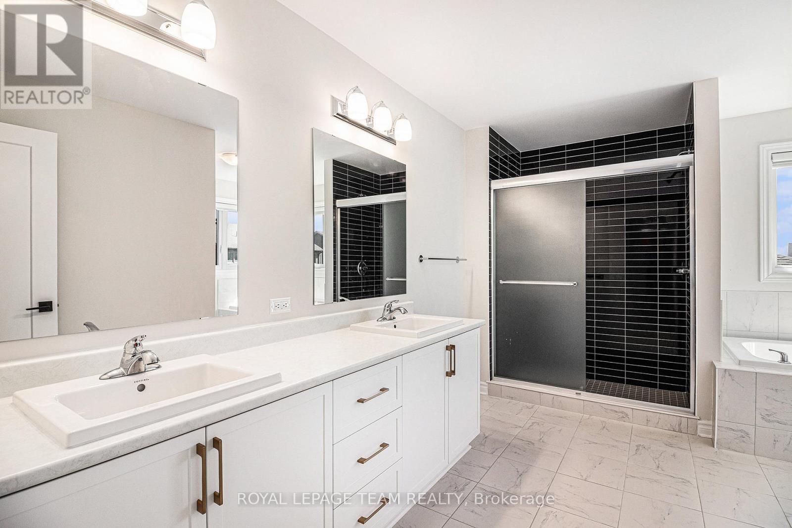 486 Central Park Boulevard, Russell, Ontario  K4R 0C7 - Photo 24 - X12434495