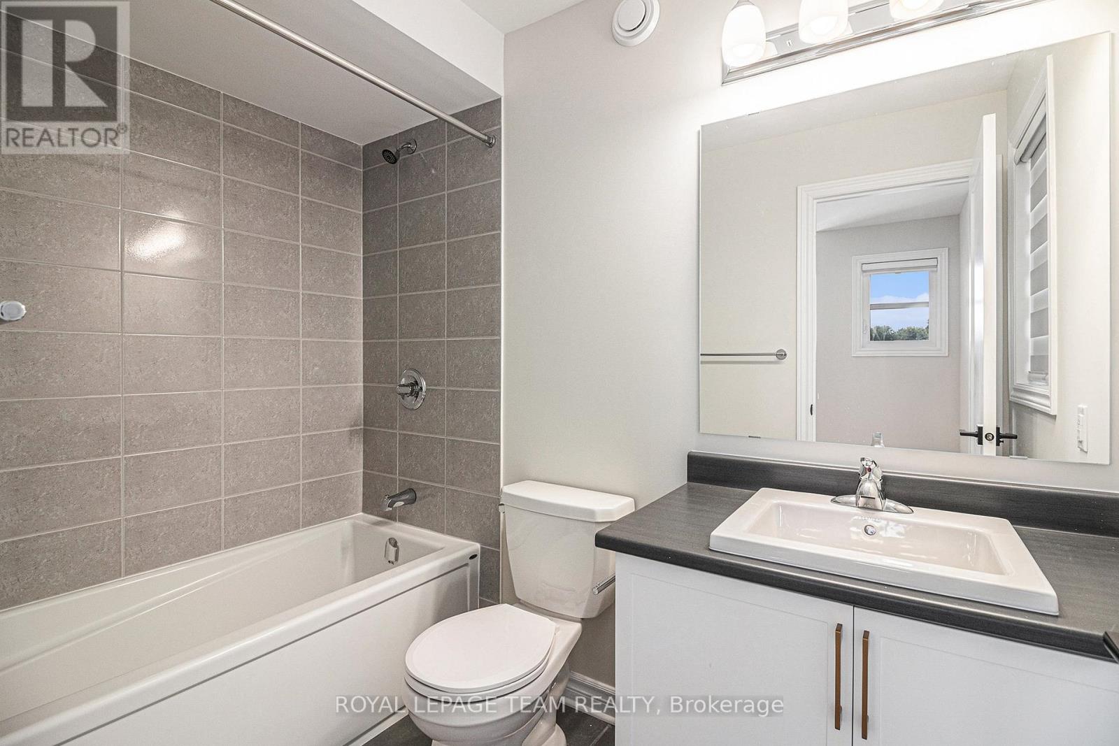 486 Central Park Boulevard, Russell, Ontario  K4R 0C7 - Photo 29 - X12434495