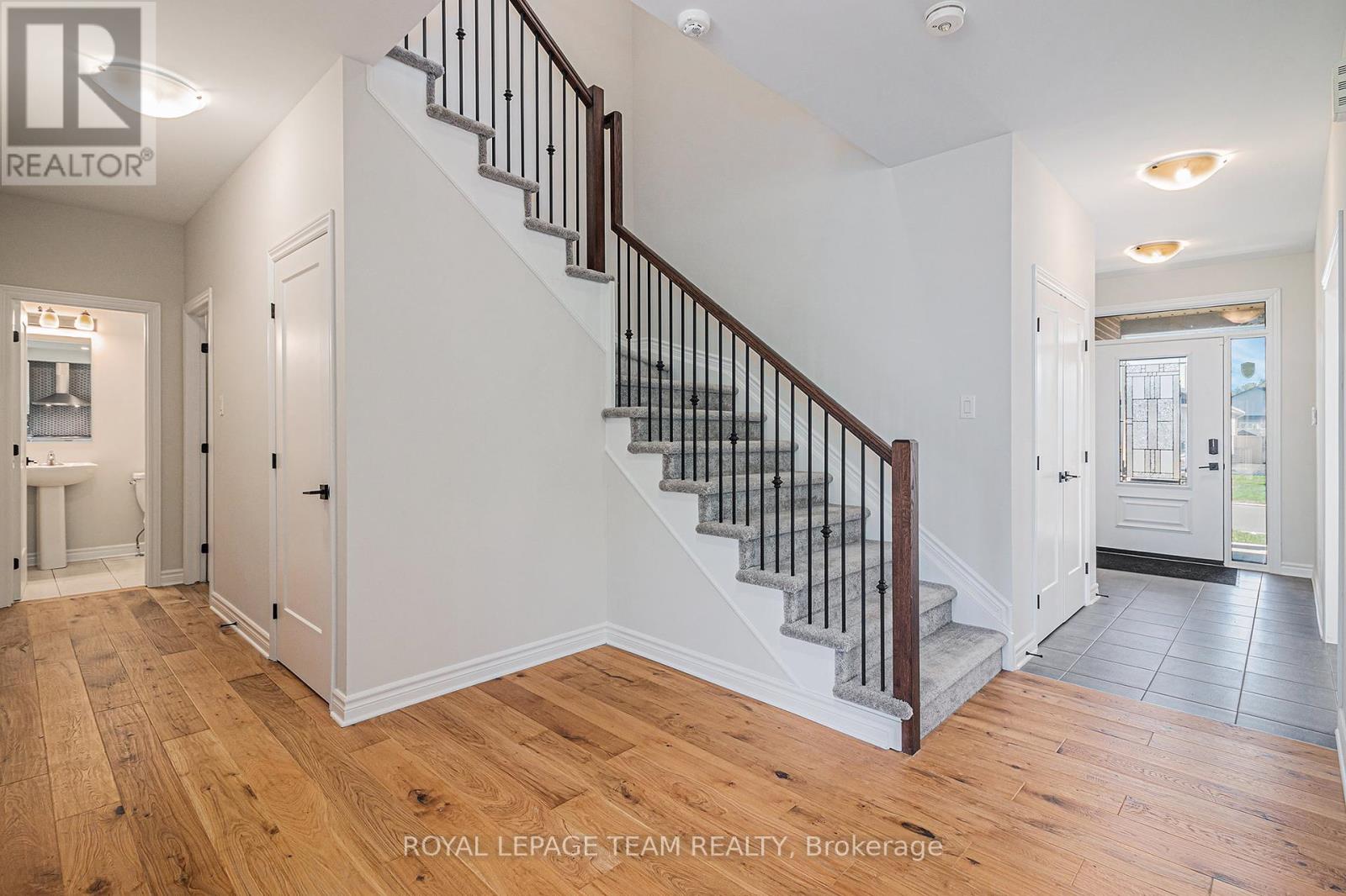 486 Central Park Boulevard, Russell, Ontario  K4R 0C7 - Photo 4 - X12434495