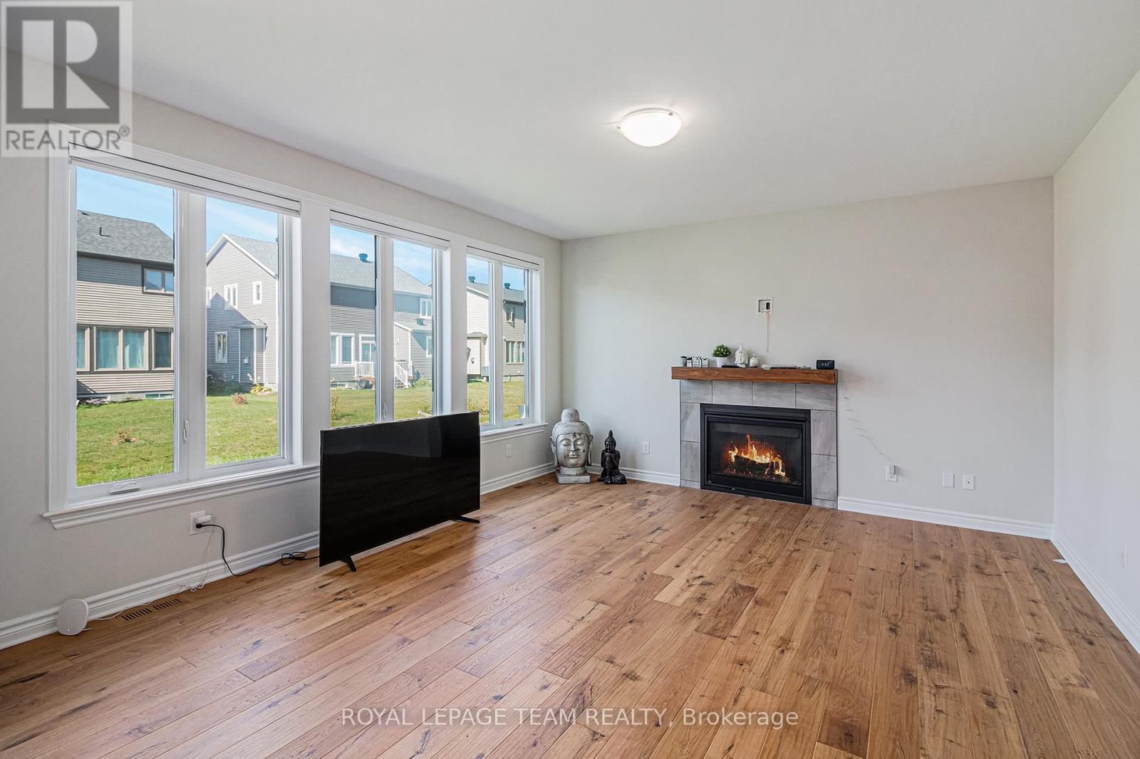 486 Central Park Boulevard, Russell, Ontario  K4R 0C7 - Photo 6 - X12434495