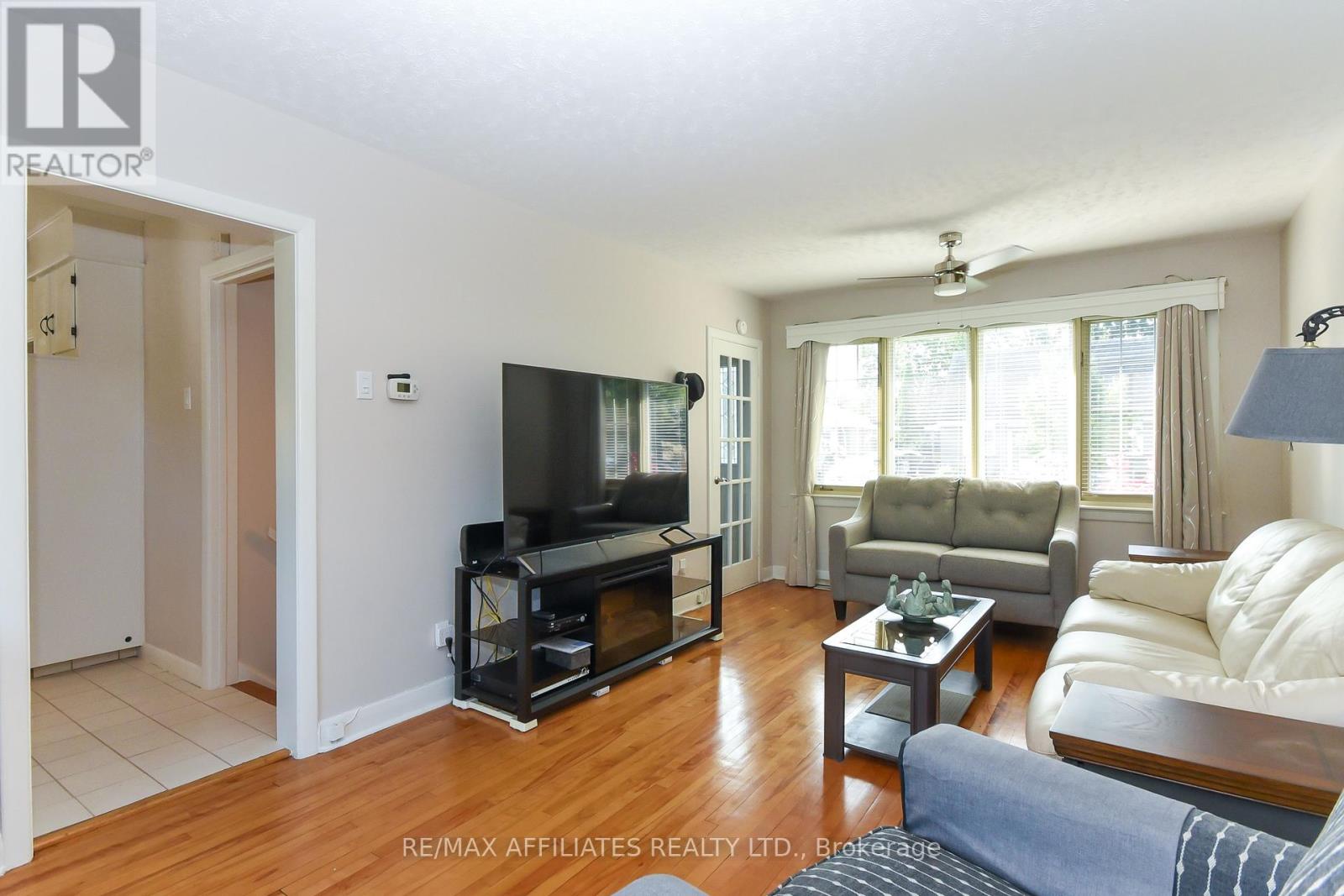 323 Fullerton Avenue, Ottawa, Ontario  K1K 1K2 - Photo 10 - X12434509