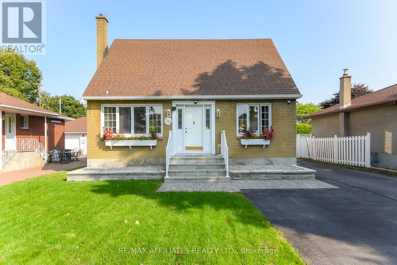 323 Fullerton Avenue, Ottawa, Ontario  K1K 1K2 - Photo 2 - X12434509