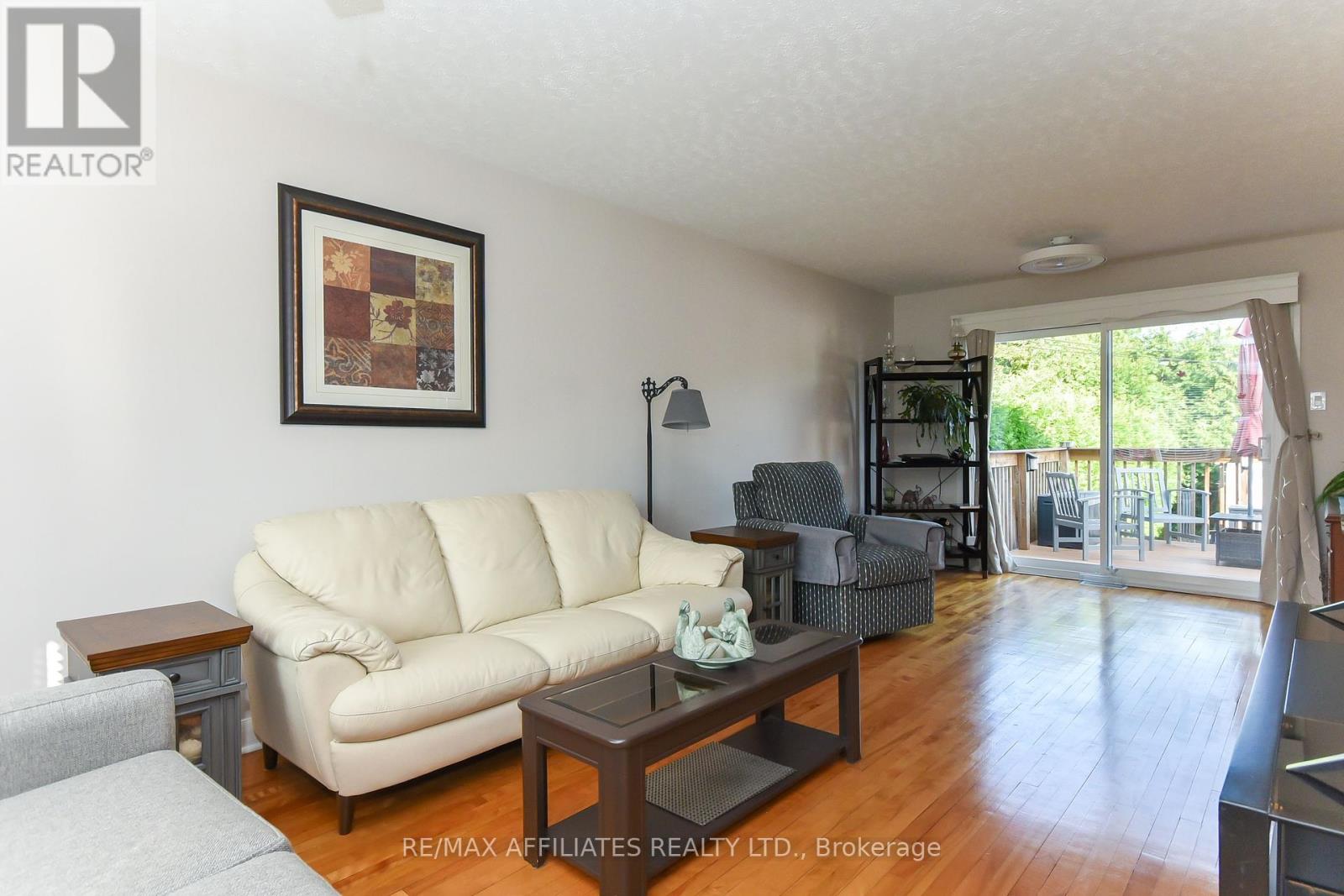 323 Fullerton Avenue, Ottawa, Ontario  K1K 1K2 - Photo 6 - X12434509
