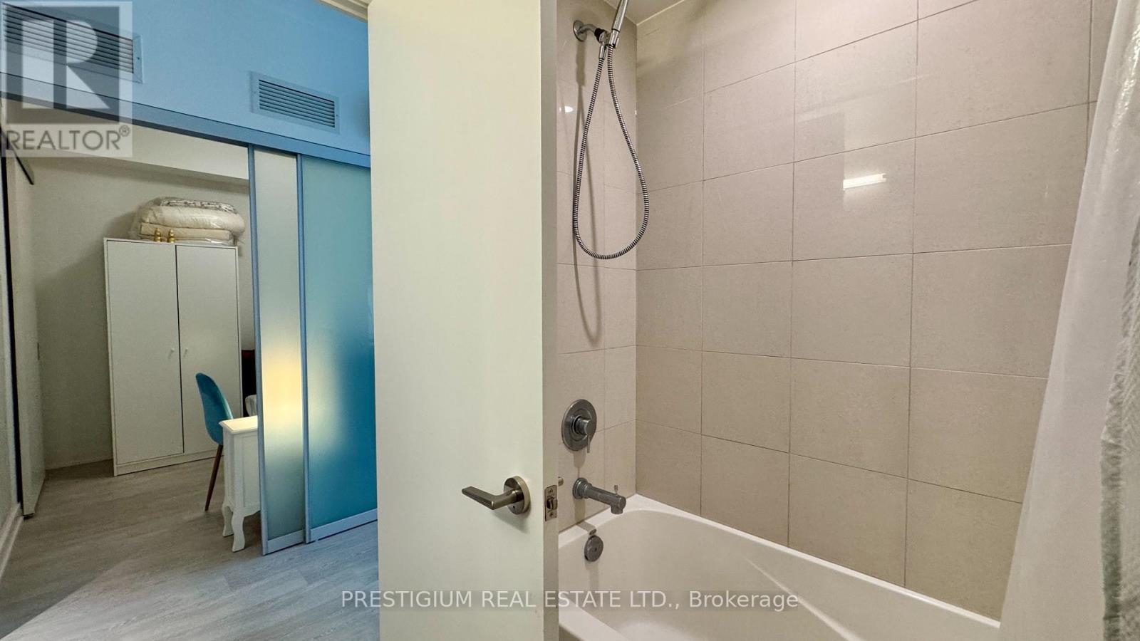 216 - 15 Queens Quay E, Toronto, Ontario  M5E 0C5 - Photo 9 - C12373095
