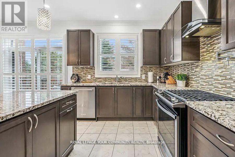 54 Prairie Grass Crescent, East Gwillimbury, Ontario  L9N 1K3 - Photo 20 - N12425609