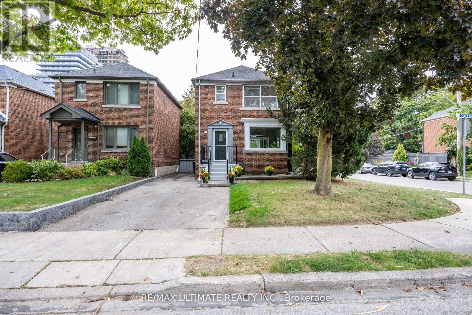 221 DONLEA DRIVE, Toronto, Ontario