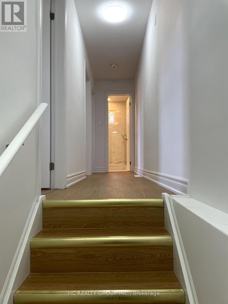Upper - 48 Torrens Avenue, Toronto, Ontario  M4K 2H8 - Photo 4 - E12434364